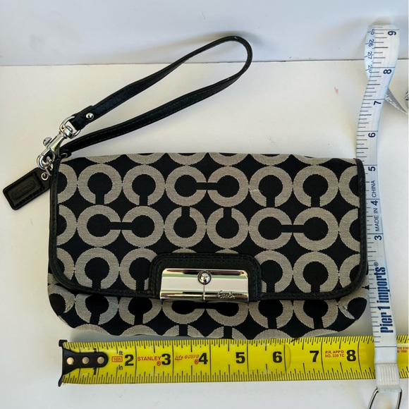 Coach Handbags - Coach wristlet